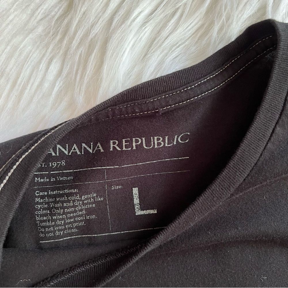 Men’s Banana Republic  Black Tee Size Large - Picture 2 of 3
